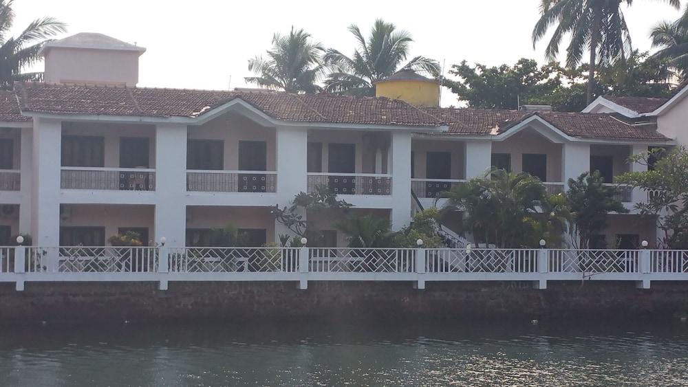 Hotel Riverside Baga Esterno foto