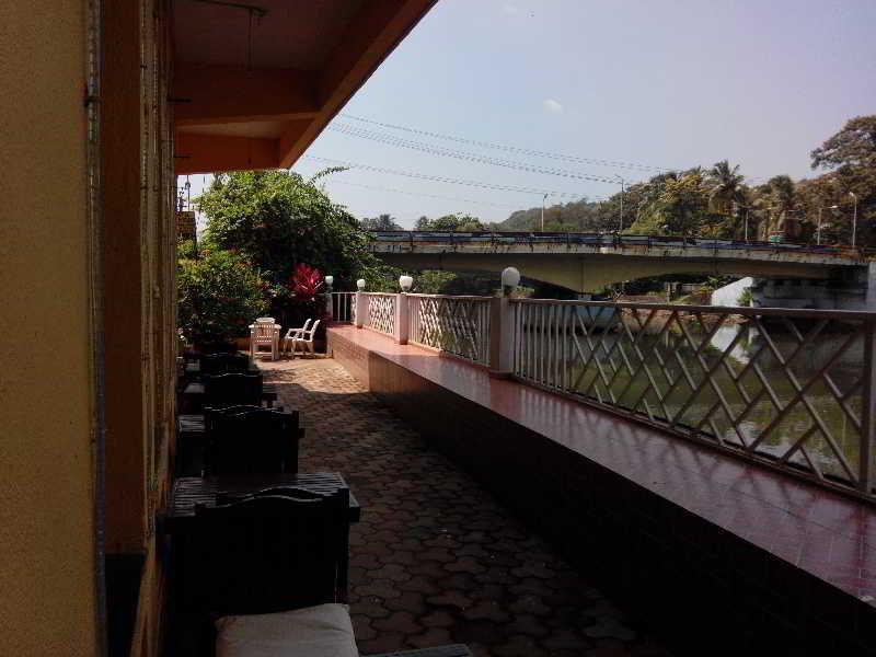 Hotel Riverside Baga Esterno foto