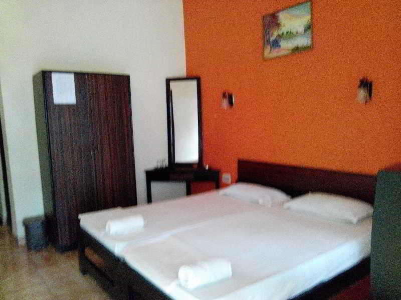 Hotel Riverside Baga Esterno foto